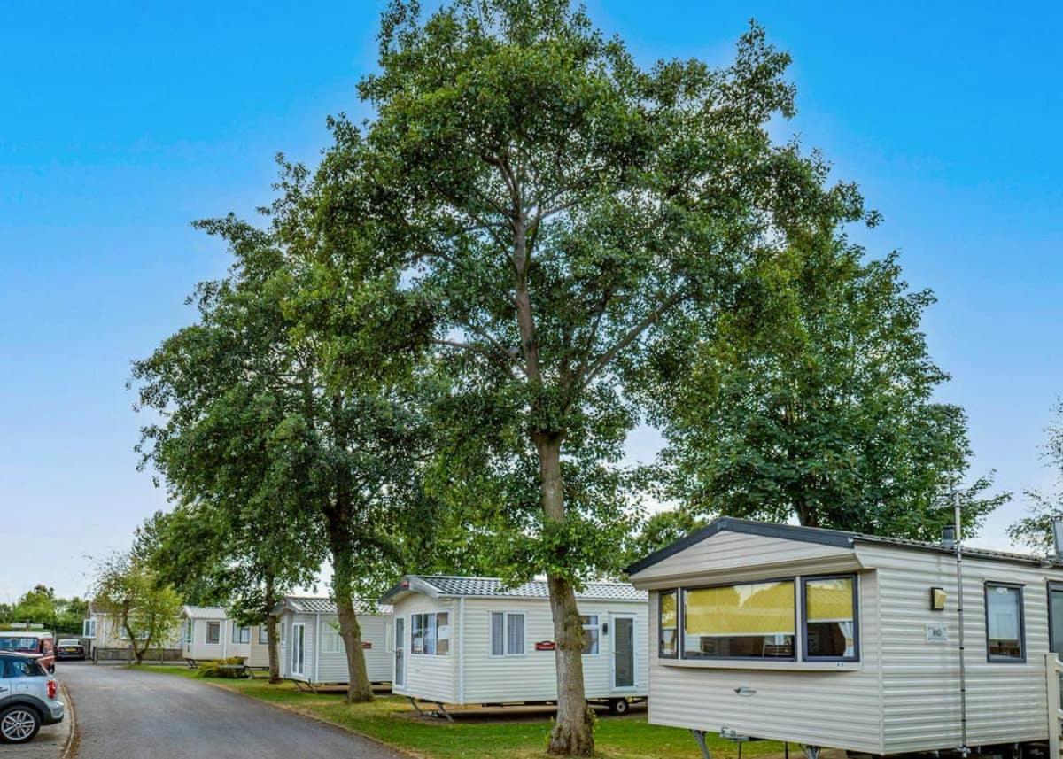 White Rose Country Cottages Thormanby Экстерьер фото